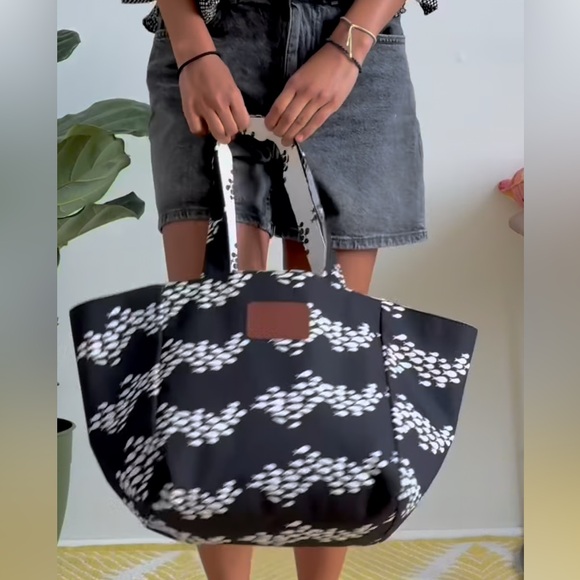 Fighting Eel Handbags - NWT Large Reversible Tote Black/Sugar Fish